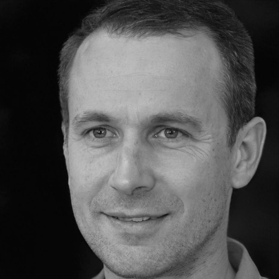 Portrait de Marc Dubreuil, spécialiste analyse financière